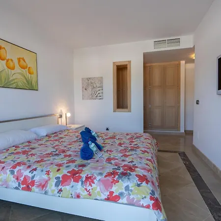 1bc1 Marina Castillo * Manilva